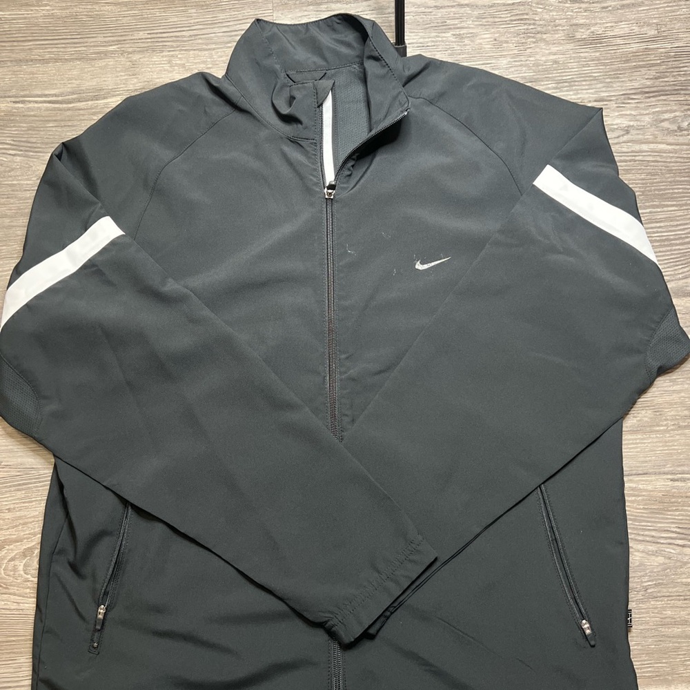 Nike Men's black  Windbreaker with White Accents